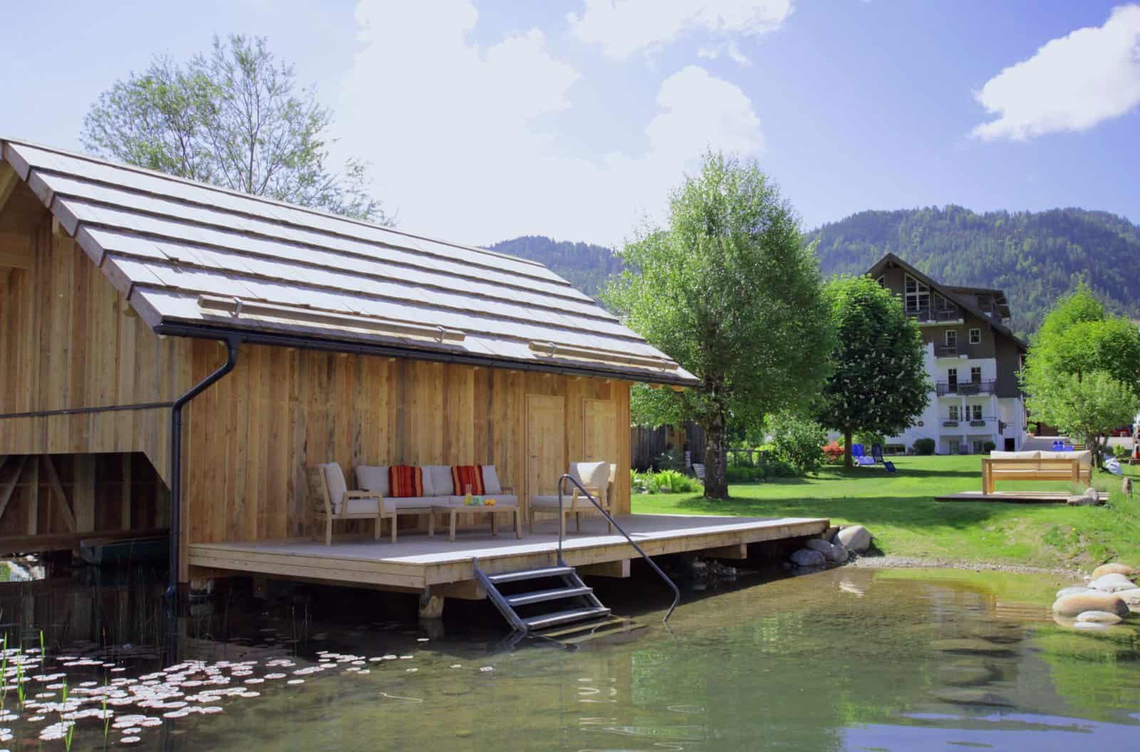 Das Seehaus Winkler direkt am Südufer des Weissensees Bootshütte mit flachem Uferbereich vom Seehaus Winkler am Weissensee in Kärnten